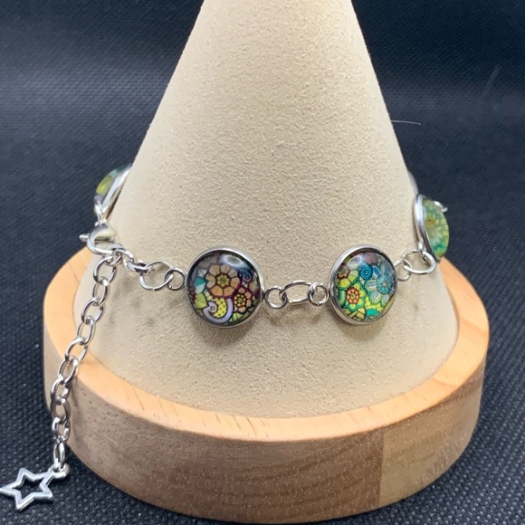 SOLD ELSEWHERE‼️ Floral-Themed Bracelet in Spring Colors with Dangly Star Chain - Picture 2 of 9